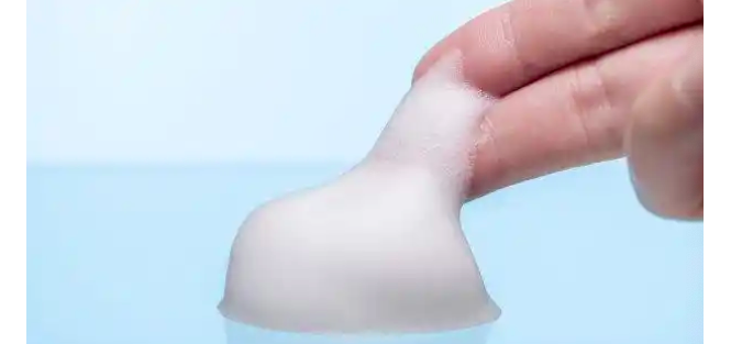 Gay 的桌面上到底有多少护肤品