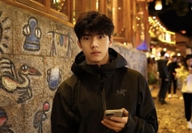 白皮肌肉男大自拍