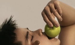 古铜色的皮肤，行走的荷尔蒙