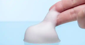 Gay 的桌面上到底有多少护肤品