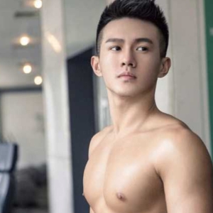肌肉男模陈舜迪写真