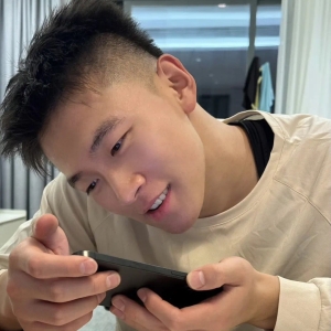 网恋六年转账 69 万，“女友”竟是男室友！