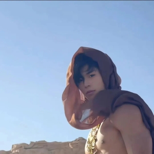 帅哥腹肌荷尔蒙爆棚