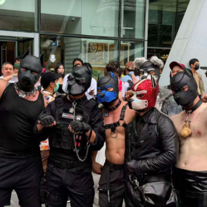 泰国女总理现身 2025 曼谷同志骄傲游，游客打出惊艳标语