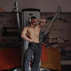 不要再练手练腿了，练练这几个小肌肉群，更实用