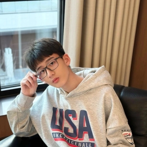 BIUE 邻家小孩哥