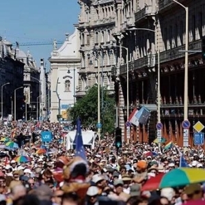 十万同性人员无视禁令参与相关游行，或将面临处罚