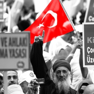 土耳其伊斯坦布尔"骄傲游行"遭禁逾 50 人被捕