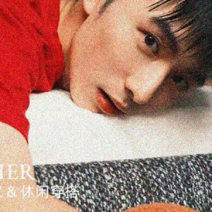 夏日男生休闲感，随性放空架起夏日底片