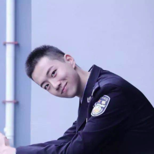 高中男生与警察同志的故事